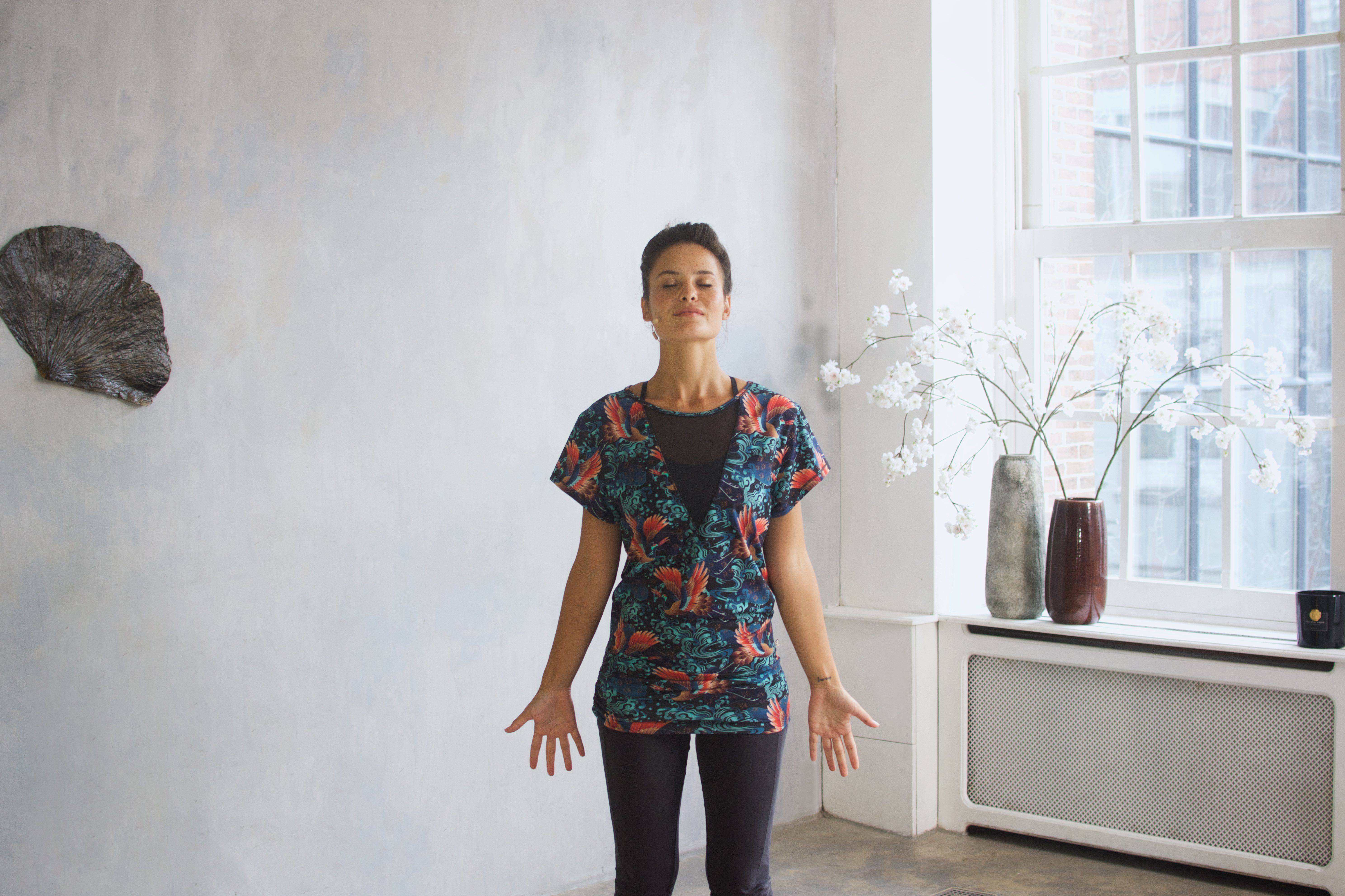 En yogasekvens til Vata, der skaber jordforbindelse